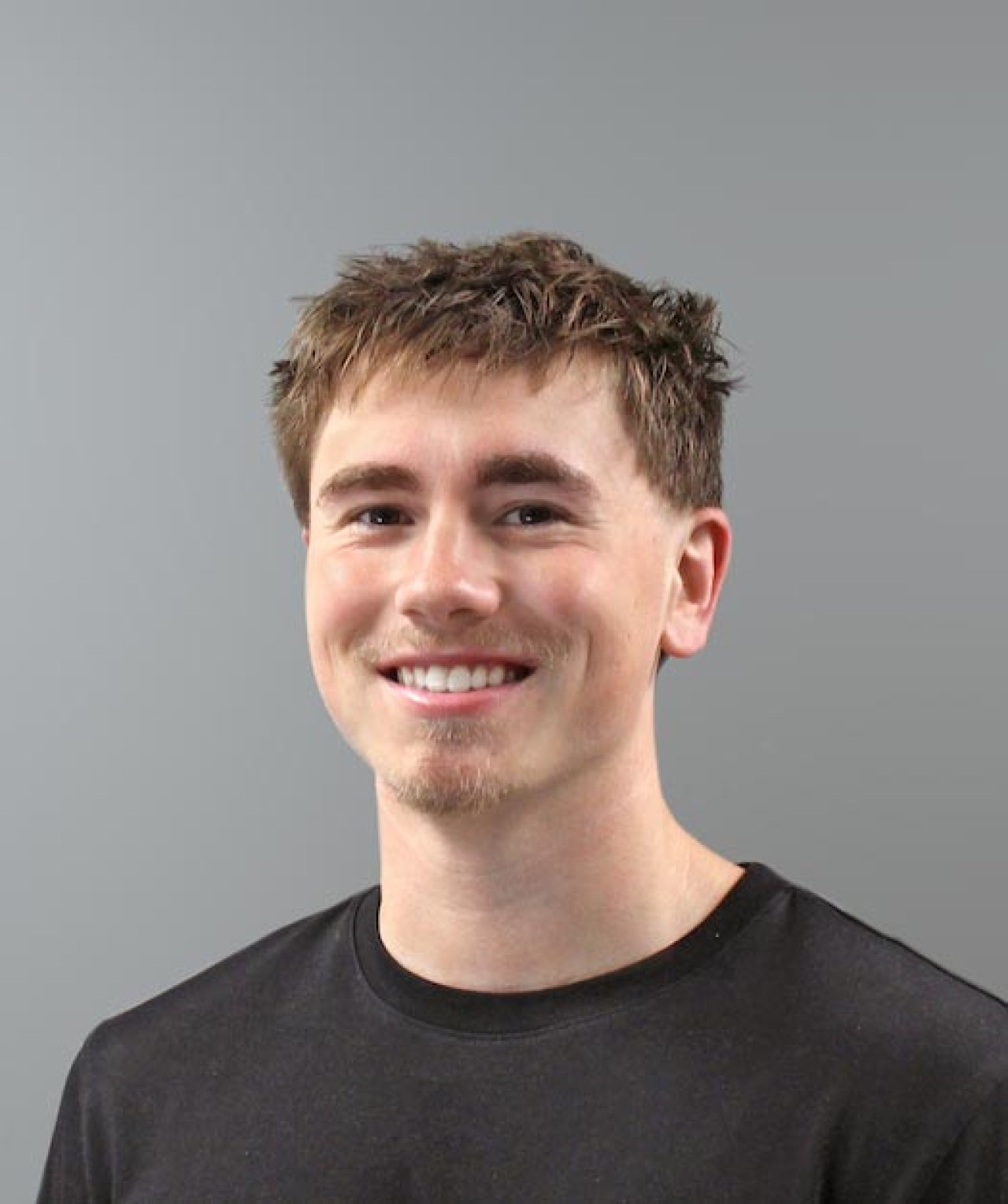 zach woodson headshot.